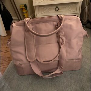 Beis Weekender Bag. Used once great bag!